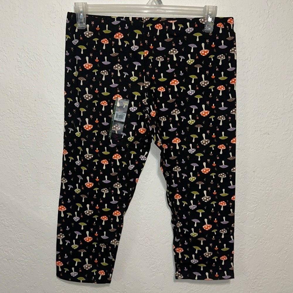 No Boundaries Mushroom Print Capri Leggings Black XL 15-17 NWT‎ New